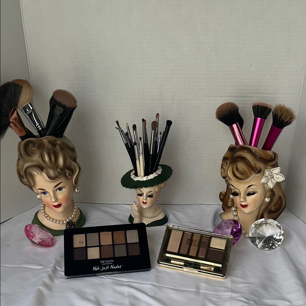 Lot 2 Malani 02 Bare Necessities + Revlon 01 Passionate Nudes Eyeshadow Palettes